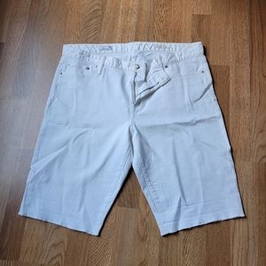 16 GAP 1969 33r White Skinny Bermuda Jean Shorts